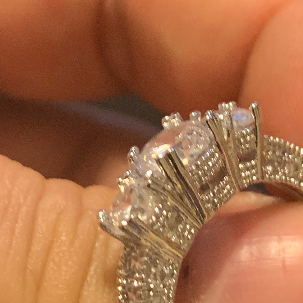 Women’s White Gold Plated Ring with zirconium